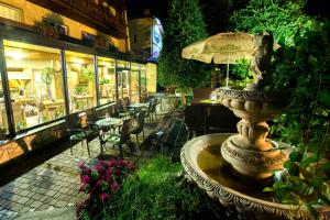 Ogród w obiekcie Hotel Pod Szrenicą