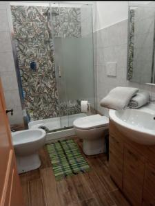 a bathroom with a toilet and a sink and a shower at Villa Mezzetti in Petrignano sul Lago +27 photos