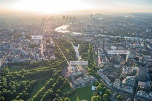 una vista aérea de la ciudad de Londres con el ojo de Londres en Taj 51 Buckingham Gate Suites and Residences, en Londres
