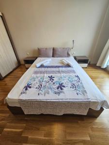 Кровать или кровати в номере Two Bedroom Apartment 46- Trakia 54 А