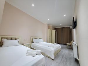 A bed or beds in a room at Hotel N