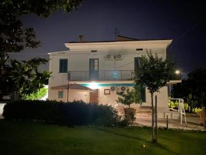 a white house at night with a tree in front of it at B&B La Limonaia in Tollo
