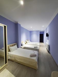 A bed or beds in a room at Hotel N
