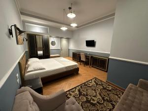 Postel nebo postele na pokoji v ubytování Edisem Hotel