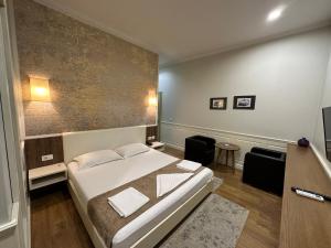 Postel nebo postele na pokoji v ubytování Edisem Hotel