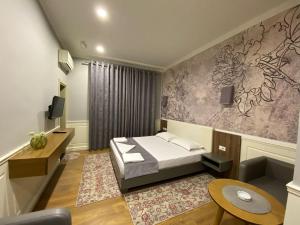 Postel nebo postele na pokoji v ubytování Edisem Hotel