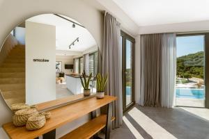 Η κουζίνα ή μικρή κουζίνα στο The View Hotel Sofas Coastal Retreat