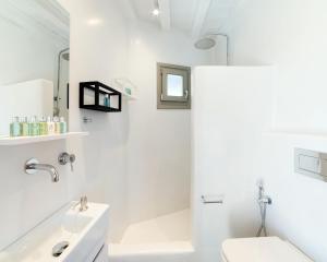 A bathroom at Villa Agavi - Private Pool & Security included - Ideal for events