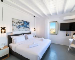 A bed or beds in a room at Villa Agavi - Private Pool & Security included - Ideal for events
