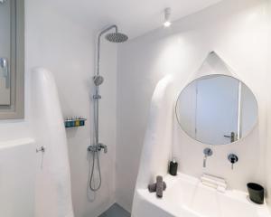 A bathroom at Villa Agavi - Private Pool & Security included - Ideal for events