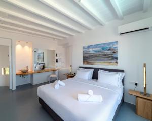 A bed or beds in a room at Villa Agavi - Private Pool & Security included - Ideal for events Még 36 kép