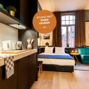 a hotel room with a bed and a kitchen at Getaway Studios Gent in Ghent