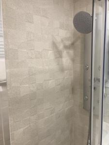 A bathroom at Plaza Castilla Apartments