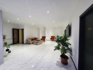 A seating area at Hotel N