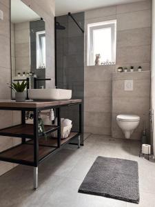 Ένα μπάνιο στο Apartmani Ora +46 φωτογραφίες