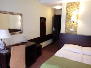 Łóżko lub łóżka w pokoju w obiekcie Hotel Pod Szrenicą