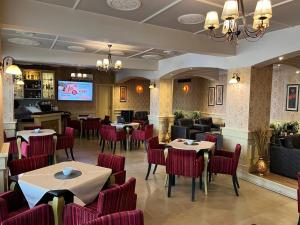 TV a/nebo společenská místnost v ubytování Edisem Hotel