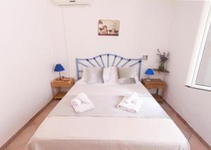 Ένα ή περισσότερα κρεβάτια σε δωμάτιο στο Villetta 100m to sea