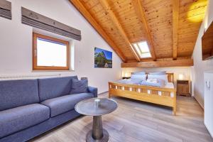 a living room with a couch and a bed at Haus Alpklang in Garmisch-Partenkirchen