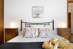 a bedroom with a large bed with two pillows at Casa Cordel in Playa Honda