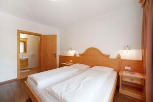 Ένα ή περισσότερα κρεβάτια σε δωμάτιο στο Obermoarhof Hönigspitze EG