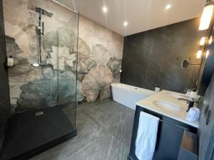 Ванна кімната в Villa Fleurie