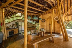 Imagine din galeria proprietății Harmony House, Bamboo House with Pool view în Bringkit