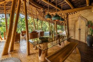 Imagine din galeria proprietății Harmony House, Bamboo House with Pool view în Bringkit