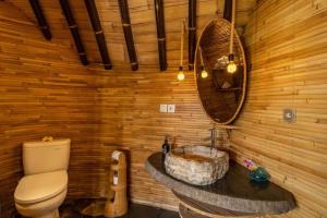 O baie la Harmony House, Bamboo House with Pool view