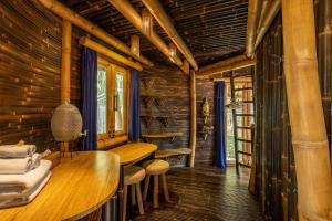 Imagine din galeria proprietății Harmony House, Bamboo House with Pool view în Bringkit