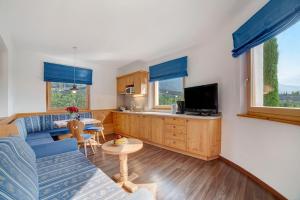 Η κουζίνα ή μικρή κουζίνα στο Obermoarhof Mutspitze