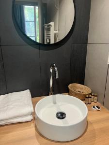 Φωτογραφία από το άλμπουμ του TRÈS CHARMANT DUPLEX ROTONDE*WIFI*CLIM*SMART TV στην Αιξ-αν-Προβάνς