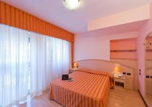 Postel nebo postele na pokoji v ubytování Hotel Residence Dei Fiori