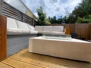 a patio with a couch and a coffee table at cheviot 2 bed in London