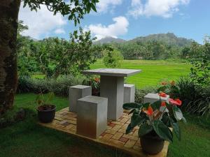 Pemandangan gunung umum atau pemandangan gunung yang diambil dari hotel