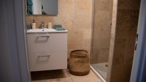 a bathroom with a shower and a sink and a toilet at Appart O moines in Jalogny