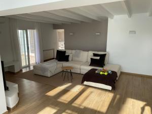 Posezení v ubytování Villa El Capsot + 22 fotografií
