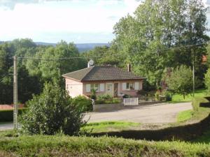a house with a road in front of it at Gîte Anould, 3 pièces, 4 personnes - FR-1-589-75 in Anould