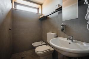 Un baño de 'RE-Dama Hostel