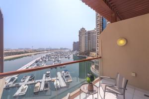 Балкон или терраса в Palm View tranquil paradise by Suiteable