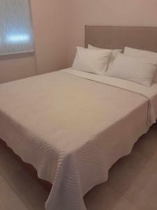 Postel nebo postele na pokoji v ubytování Giotis Apartments