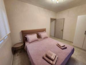 Postel nebo postele na pokoji v ubytování Giotis Apartments