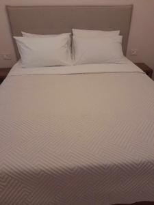Postel nebo postele na pokoji v ubytování Giotis Apartments