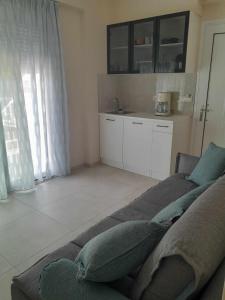 Kuchyň nebo kuchyňský kout v ubytování Giotis Apartments