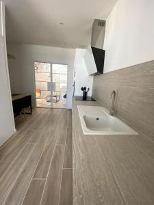 Ванная комната в Loft moderne avec terrasse en hyper centre-ville
