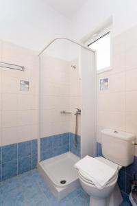 Kúpeľňa v ubytovaní Stelios studios + 35 fotografií