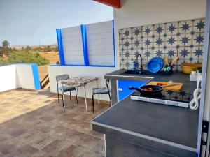 a kitchen with a stove and a counter top at Suite Estrella Azul in Gran Tarajal
