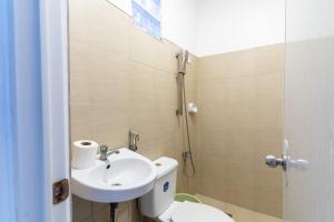 a bathroom with a toilet and a sink and a shower at Bamboo Paraiso Resort at Bolo Beach in Alaminos