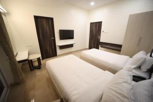 Postel nebo postele na pokoji v ubytování Avenue 11 Premium Stays Madurai