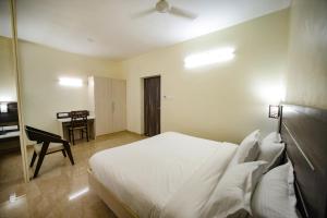 Postel nebo postele na pokoji v ubytování Avenue 11 Premium Stays Madurai